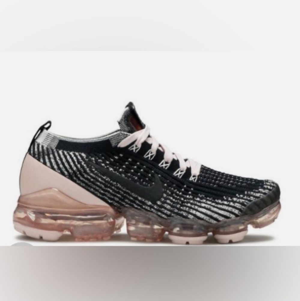 Nike Women's Black and Pink Running Shoes